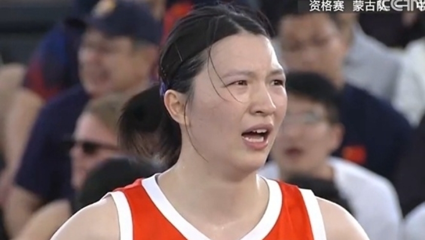 绝平拖入加时，中国女篮昂首出局！爆冷绝杀头号种子，东道主跪地庆祝！