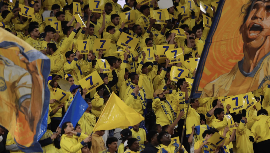 队长C罗罢赛！利雅得胜利2-0斩6连胜：全场高举7号球衣 球员做SIU