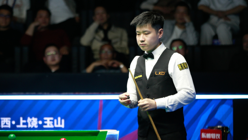 不再错失破百！赵心童轰单杆139全清台破百，4-3龙泽煌先到赛点！