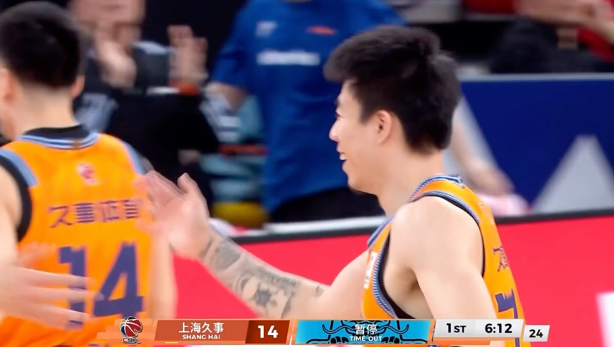 上海队1分钟内连扣三球 张镇麟空中接力滑翔暴扣