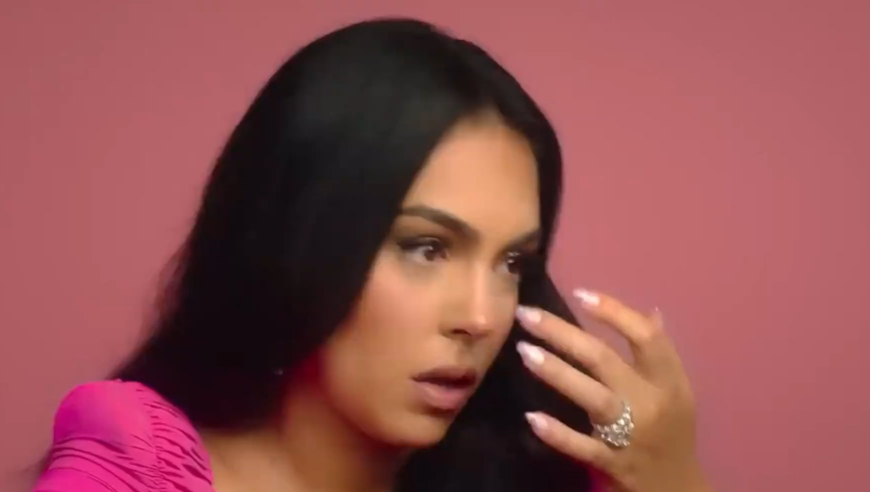 体坛记忆｜足坛灰姑娘！住储藏室被C罗拯救，想结婚却被婆婆阻拦