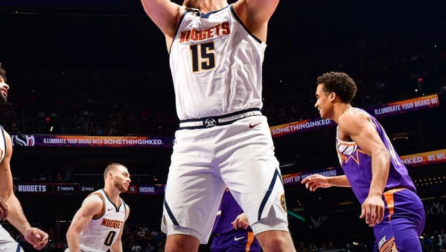 约基奇23+17+17神射4记三分，布克打铁拖后腿，掘金三杀太阳