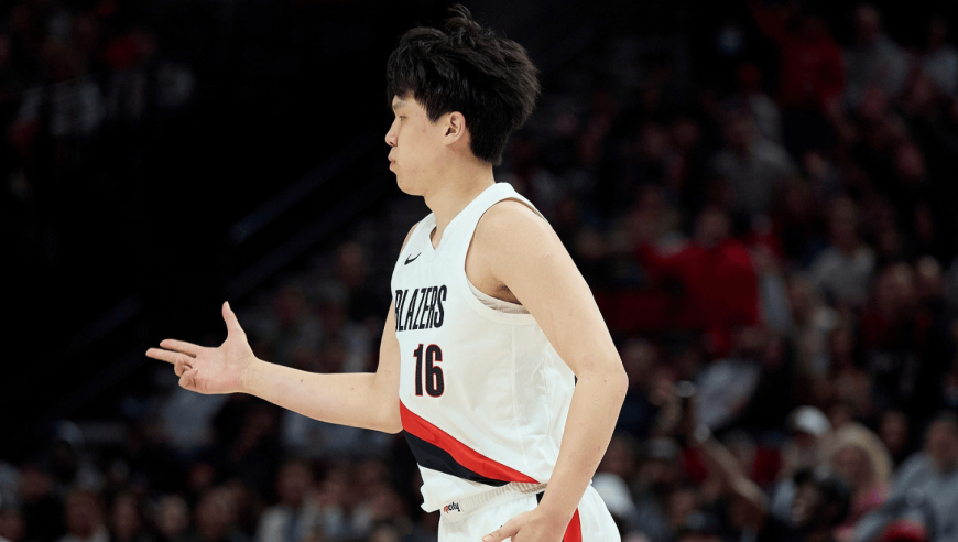 决胜时刻回顾：杨瀚森双手暴扣+关键篮板 国王边线球失误葬送比赛