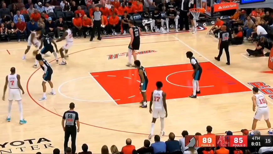 杜兰特带队打出一波15比0 逆转开拓者 