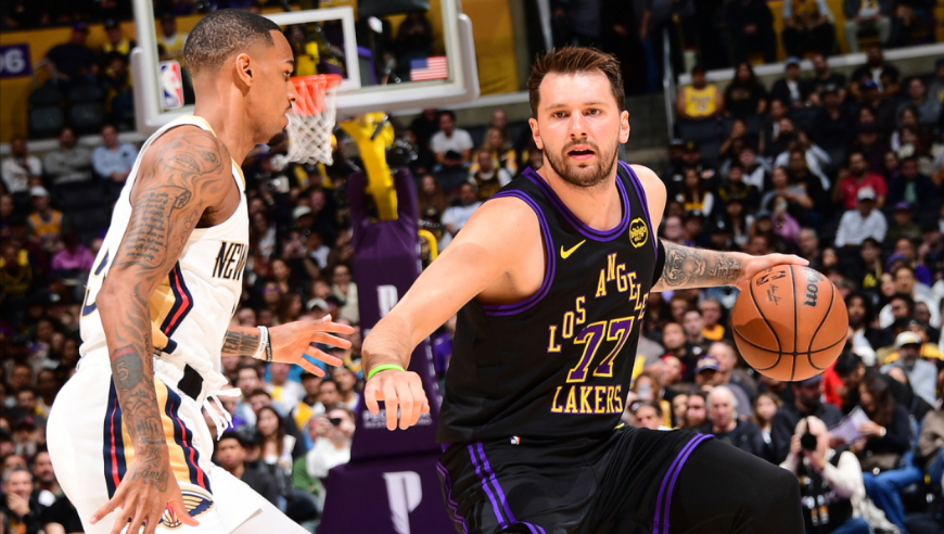 鹈鹕湖人决胜时刻：湖人14-0逆转比分 东契奇三分杀死比赛送飞吻