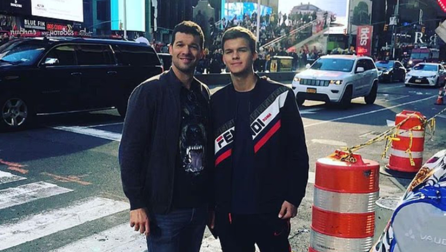 巴拉克首次谈及18岁爱子离世时崩溃落泪：难以用语言形容