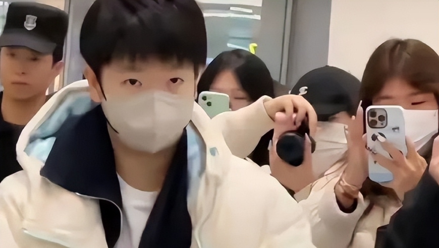 孙颖莎脚踝伤势或不严重！全程行走自如+下蹲轻松 回京养伤坐等乒超？