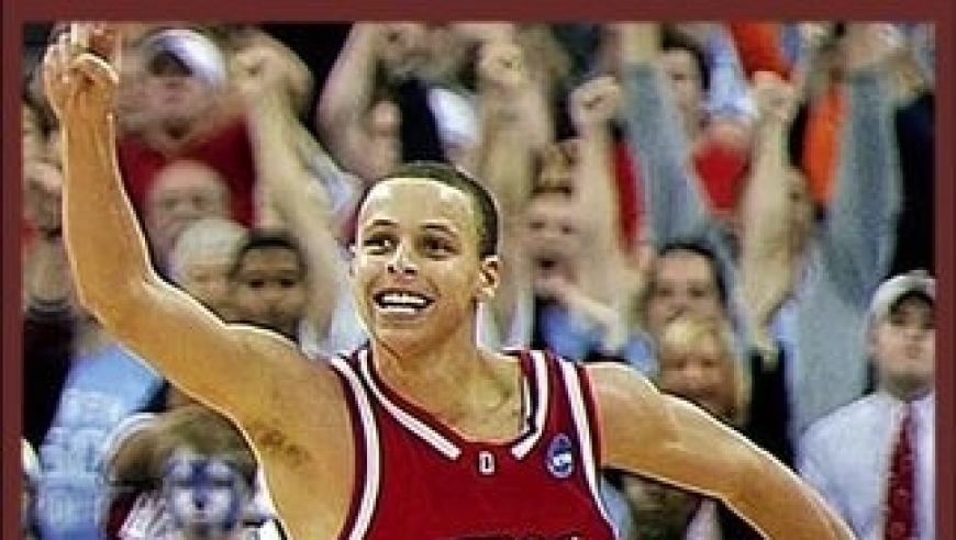 库里成名的开端 连续三场夸张表现震惊众人！看库里大学时是如何打球的！｜体坛记忆