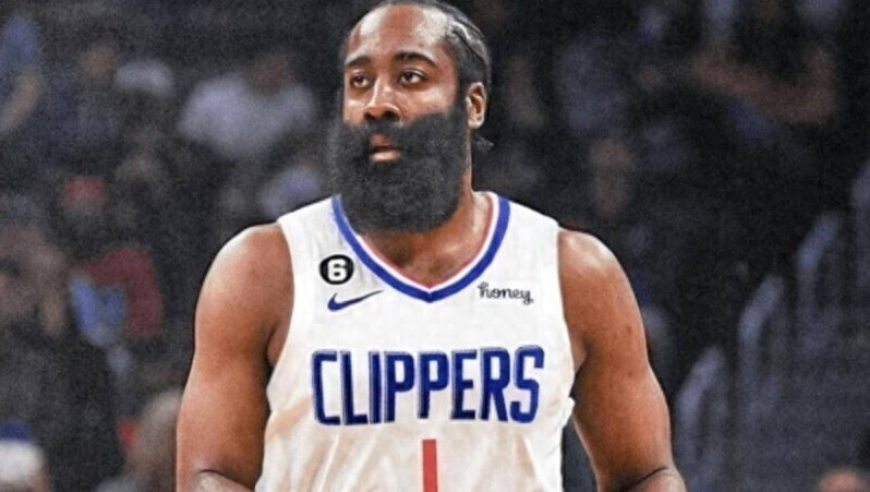 哈登本赛季已经砍下822分，那詹姆斯、杜兰特、库里呢？