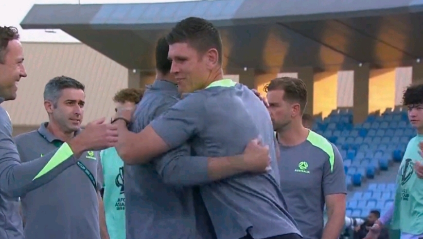 2-1！国足苦主遭遇&ldquo;黑色5分钟&rdquo;，澳大利亚补时惊天逆转，全队疯狂庆祝