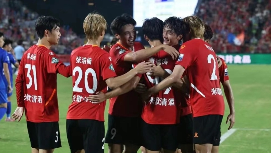 绝对实力！南通18岁小将补时双响比分定格为5-0，打花连云港