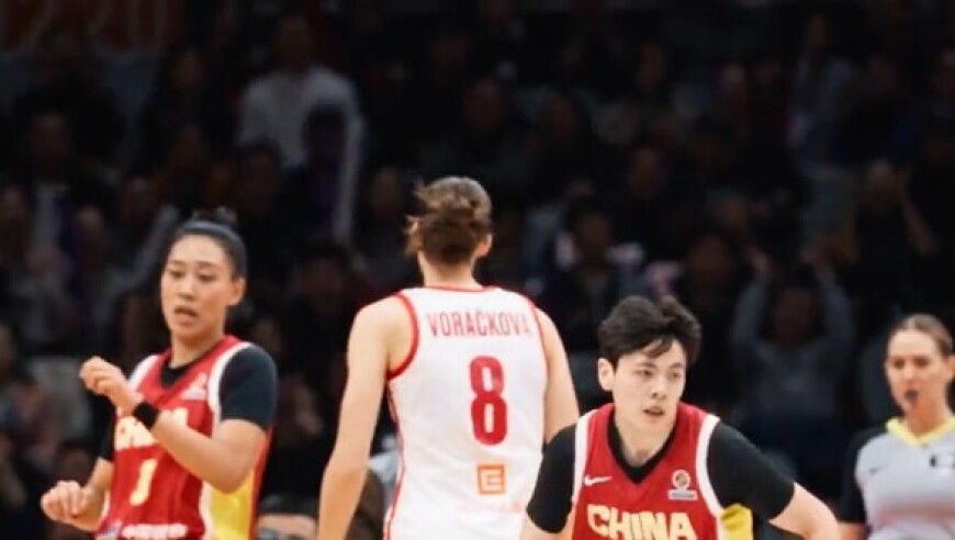 世预赛两连胜！王思雨最后2分钟砍9分，中国女篮84-74捷克