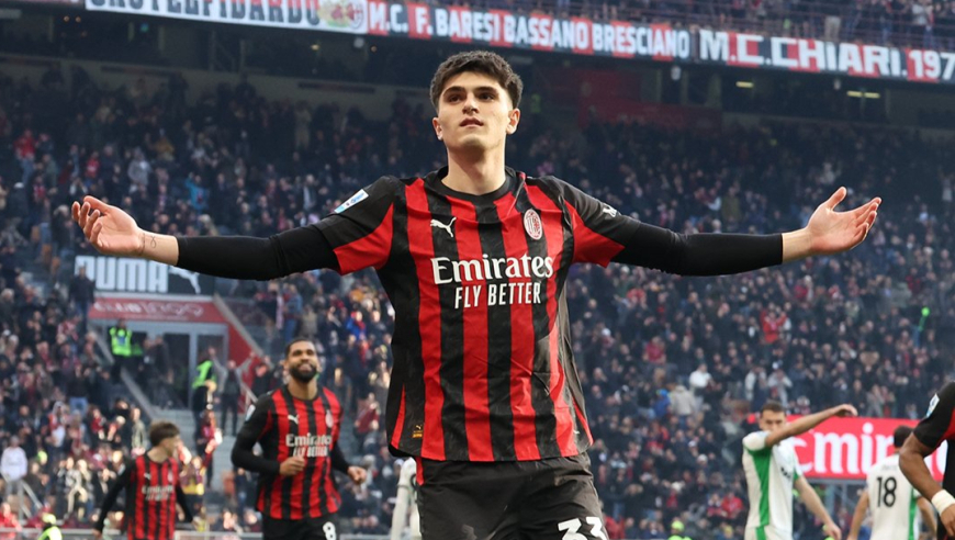 一战成名！多角度看米兰19岁新星斩处子球+小角度爆射双响