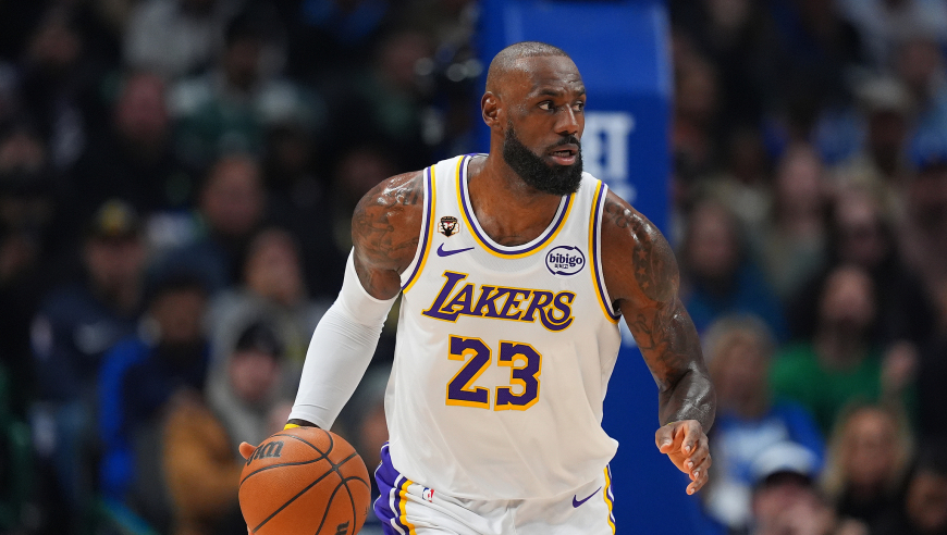 末节11分率湖人逆转！老詹霸气发声：我是防守核心能提升表现层次