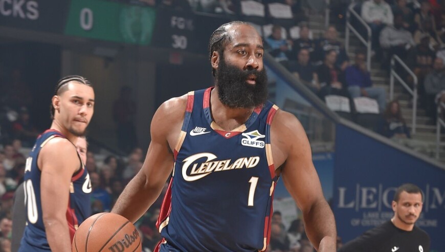 9日NBA十佳球 韦斯利脚踝终结助攻杨瀚森暴扣哈登后场长传助飞莫布利