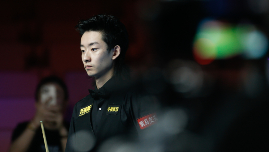 传球+炸球堆 吴宜泽这杆一箭双雕打破僵局 希金斯一脸生无可恋