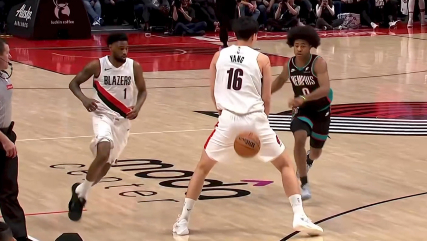 Top时刻 | 7日十佳球：杨瀚森下蛋妙传 小卡单臂隔扣