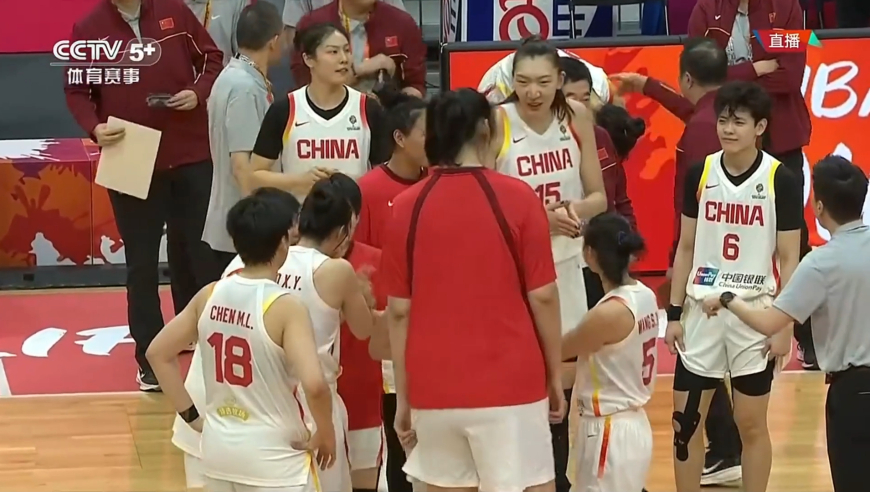 女篮力克巴西众生相：对手无缘世界杯泪洒赛场 女篮相拥击掌开心庆祝