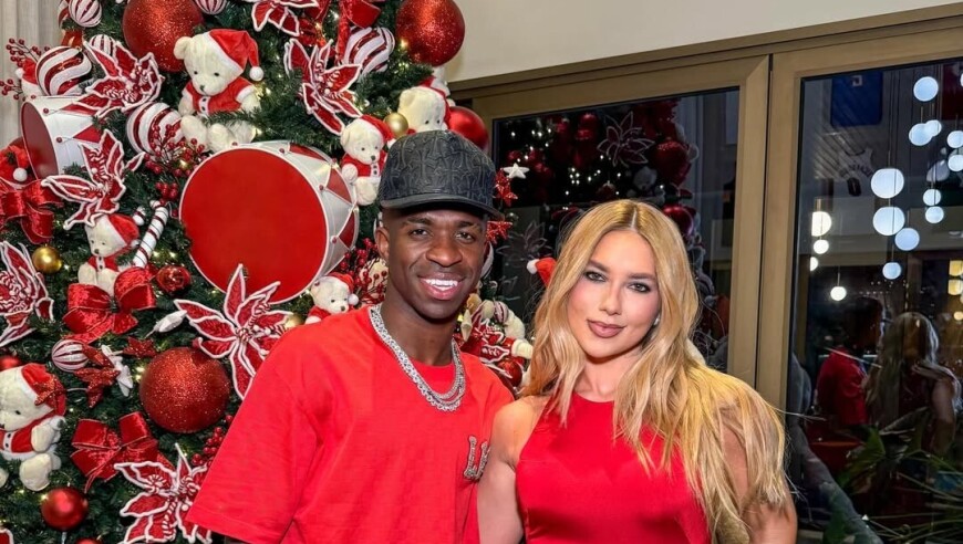 秀恩爱，维尼修斯女友分享两人圣诞节合照