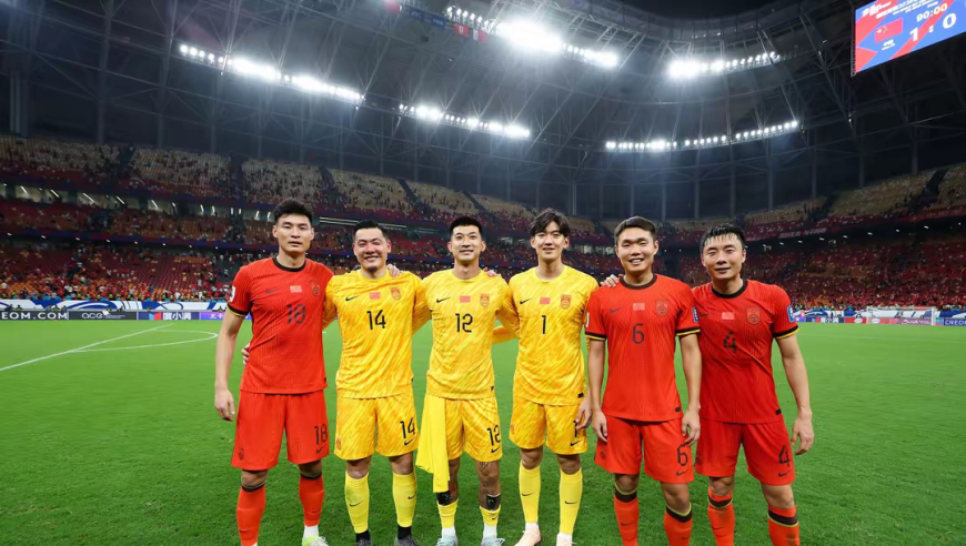 王大雷领衔！6大高龄国脚赛后合影 或集体退出国足？