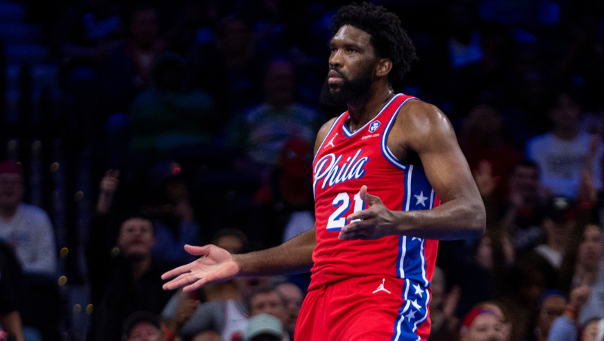 76人连续错失两次绝杀！马克西仓促上篮不中 恩比德三分绝杀超时