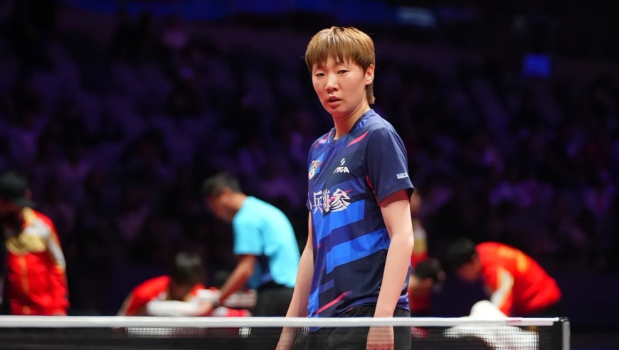 赛点局2-2激战正酣 王曼昱连得9分霸气带走比赛 全场沸腾了