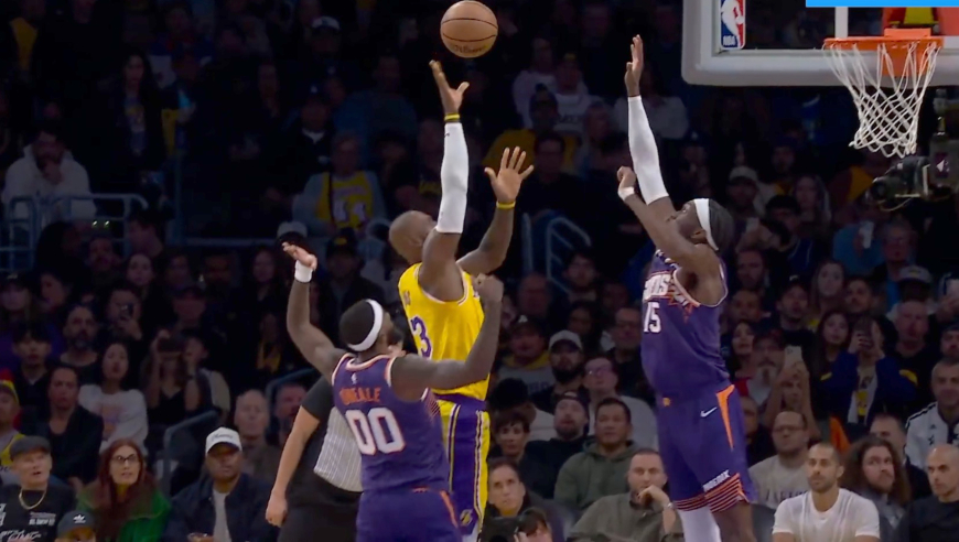 Top时刻 | 2日十佳球：马威血帽詹姆斯 字母哥单臂排球火锅