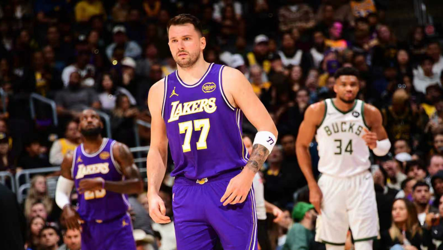 东契奇24+9+9集锦：关键时刻六犯毕业 空篮不进太尴尬