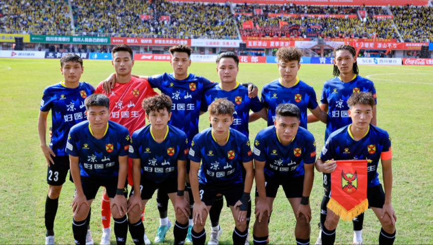 回看川超球员赛后飞踹裁判！凉山短时间两红，肇事者被罚下成导火索