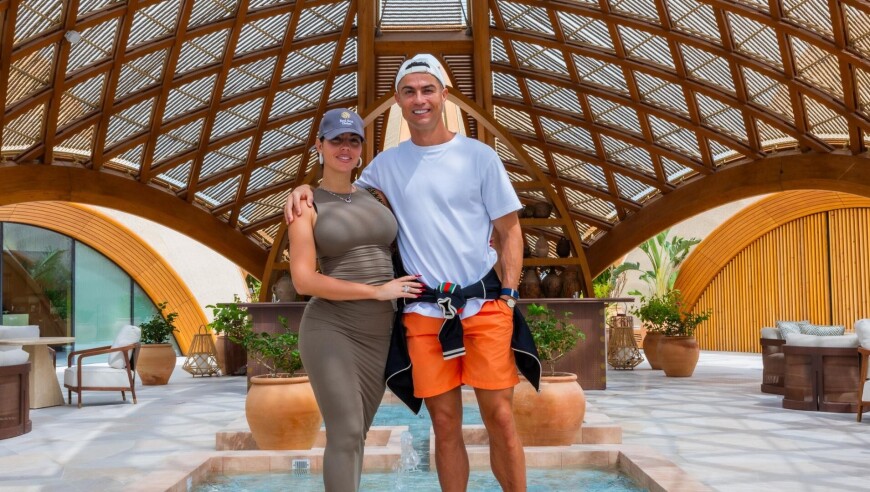 C罗宣布购置两套豪华岛上别墅，仅能乘游艇和水上飞机抵达