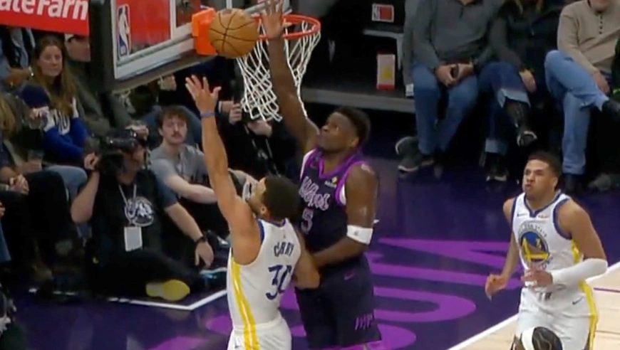 Top时刻 | 26日十佳球：华子送库里飞天血帽 文班炸裂隔扣