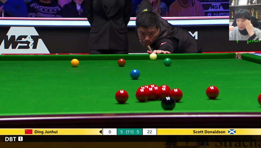 丁俊晖决胜局长台极限薄切，直击唐老鸭心脏，晋级英锦赛8强