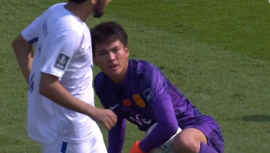 一夫当关！李昊两次世界级扑救回放：出击封单刀+极限飞身托球