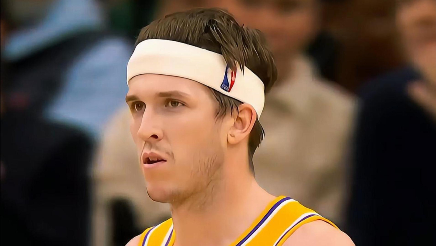 绝地求生！里夫斯文森特联手助湖人追到25分 凯尔特人被迫暂停