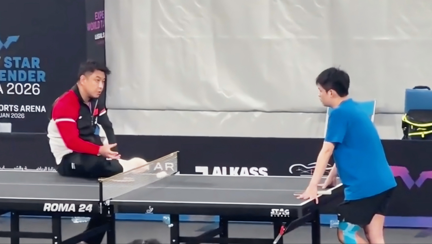 赛帧 | 王皓坐球台上唤醒林诗栋！爱徒11个月无冠，已陷入瓶颈期