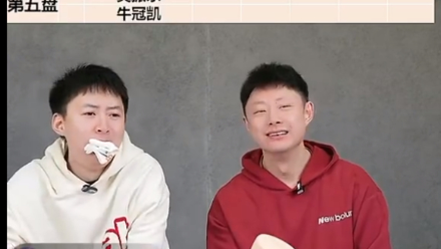 方博直播吃袜子，只因于何一