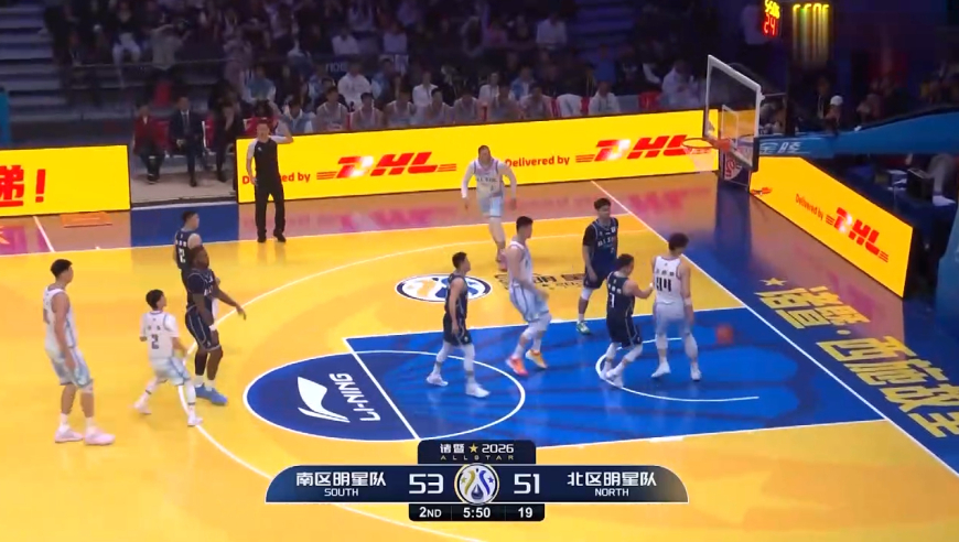 徐杰这球太炸裂了！北区明星队集体看呆，南区明星队疯狂欢呼