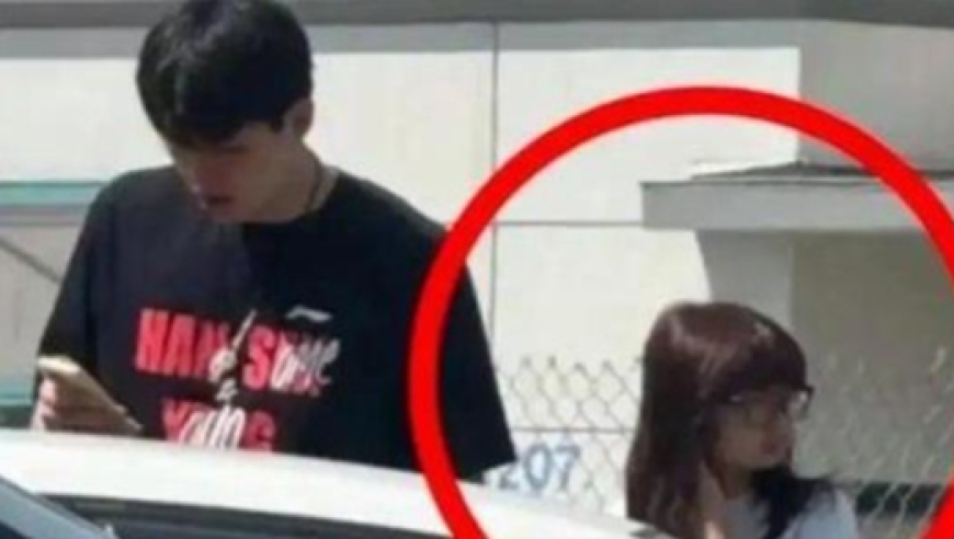 杨瀚森首秀仅4分4篮板，球迷称有女友陪着，怎么能打好球？