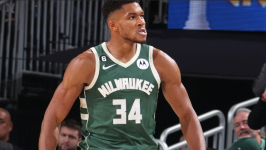 字母哥实力不减！但雄鹿离冠军还有多远？他是第几大前锋？｜议起复盘