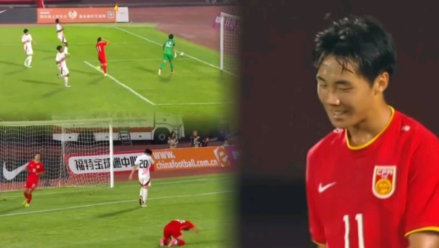 U16国足连续进攻施压日本队！帅惟浩错失良机抱头懊恼，队友跪地锤草坪