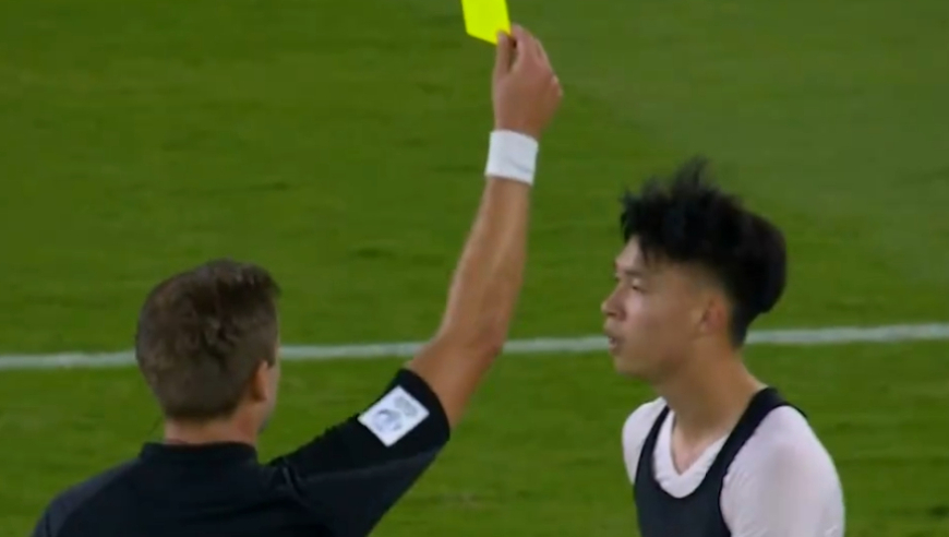 王钰栋压哨破门！轰U23亚洲杯处子球，脱衣庆祝染黄，对手集体绝望