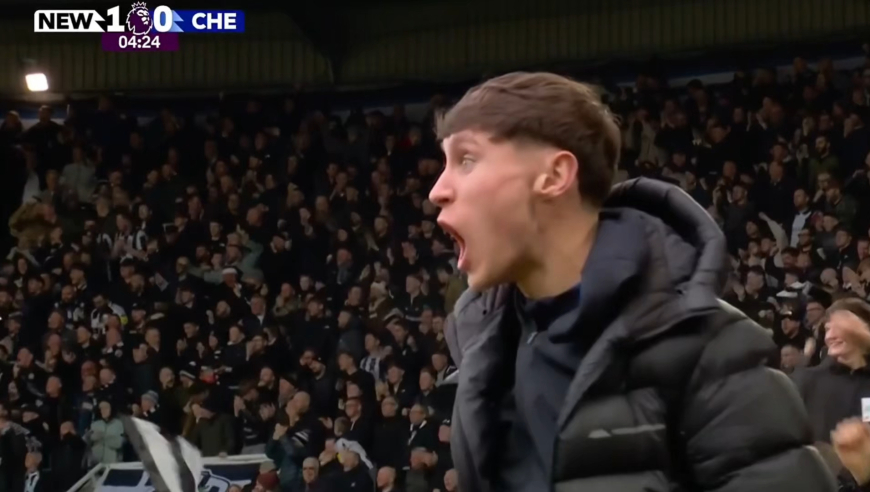 纽卡球迷幸福出表情包！切尔西第4分钟丢球纸糊防线，中场被断解围踢空