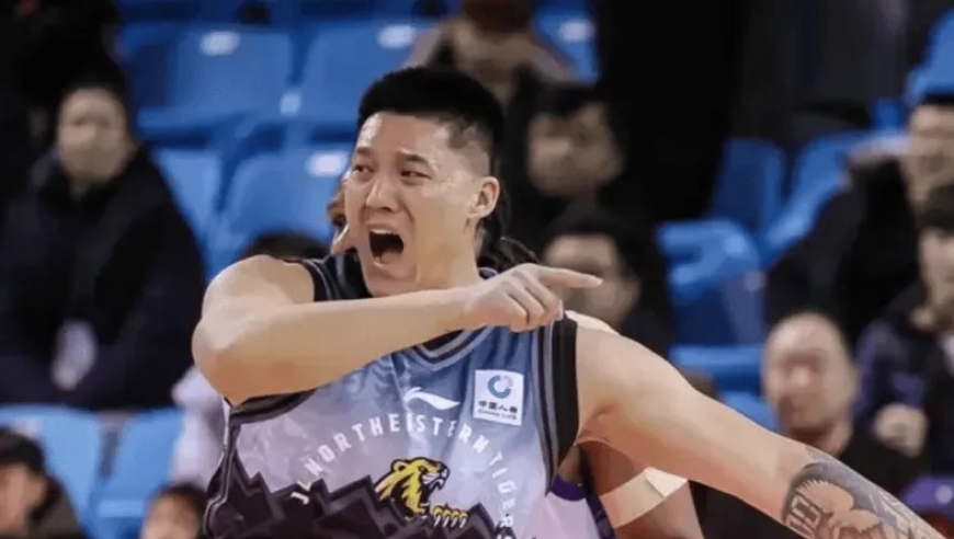 光速处罚+模糊表述！曾繁日掏裆仅罚10万，CBA这次真的公平吗？