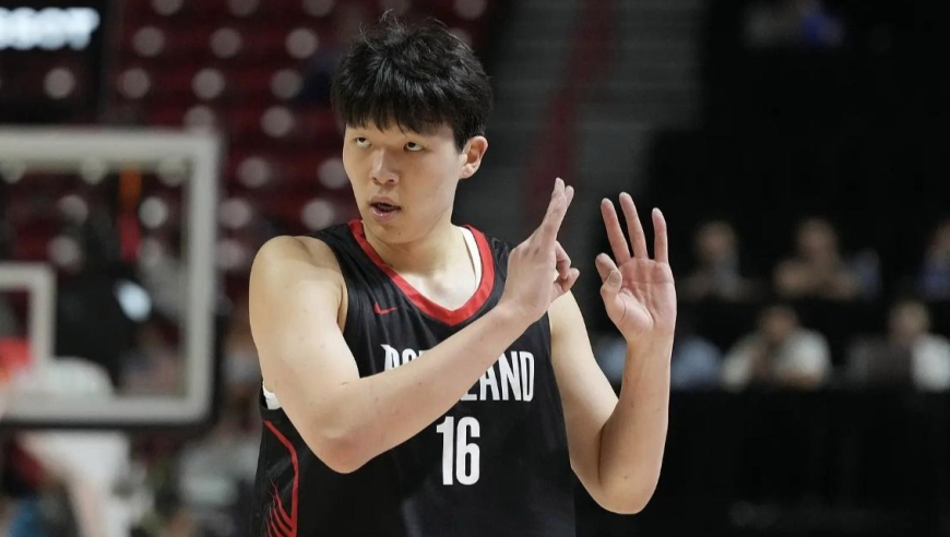 杨瀚森首节登场全收录：首发出战获得信任 三分出手未能得分