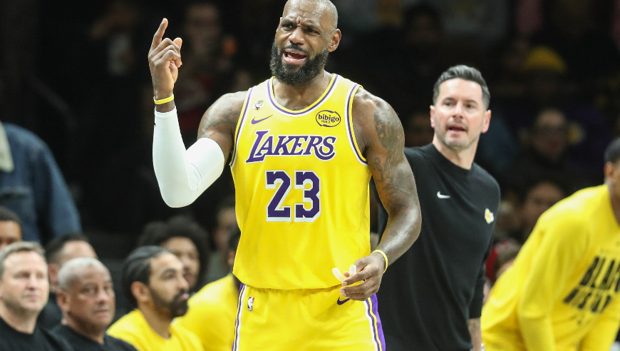 湖人124-104独行侠 球员评价：5人优秀，3人及格，斯玛特低迷