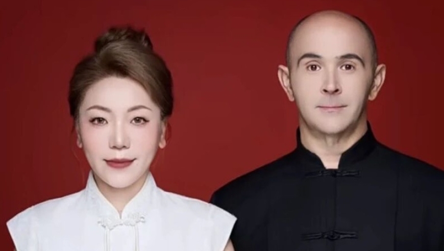 官宣！苏超唯一外籍主帅领证结婚，从南京教练变成南京女婿，球迷祝福