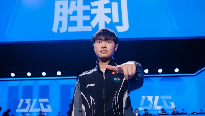 小吕布年薪10亿，Viper年薪20亿！转会乱成一锅粥，左手遭到疯抢