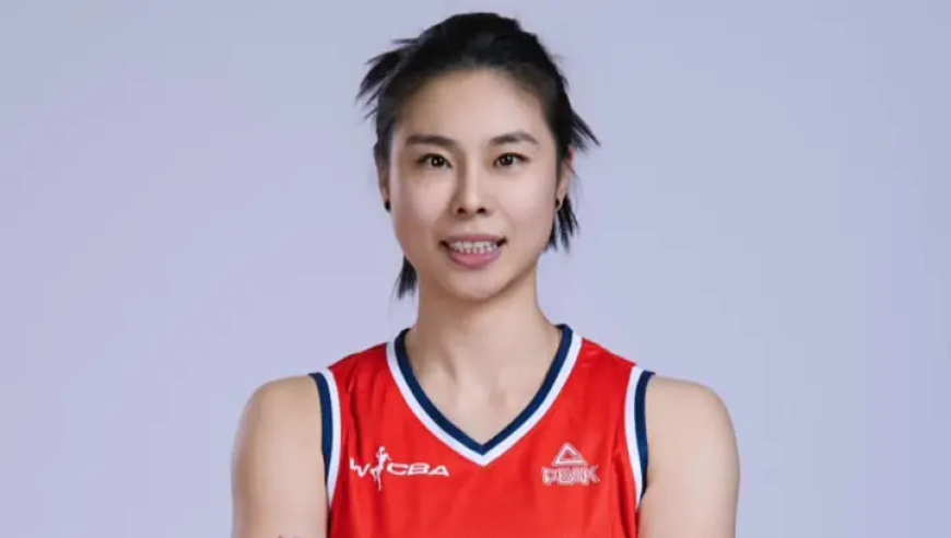 复仇成功！四川女篮6分险胜守卫主场！杨力维空砍21分！