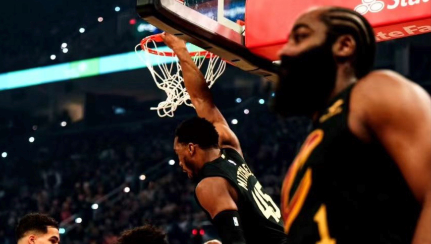 Top时刻 | 20日十佳球：文班单臂隔扣 哈登米神复刻詹韦连线