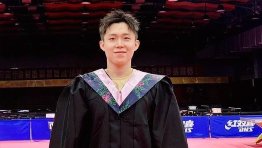 豪横！王楚钦开260万奔驰大G北大报到，大头上课同学们咔咔一顿拍